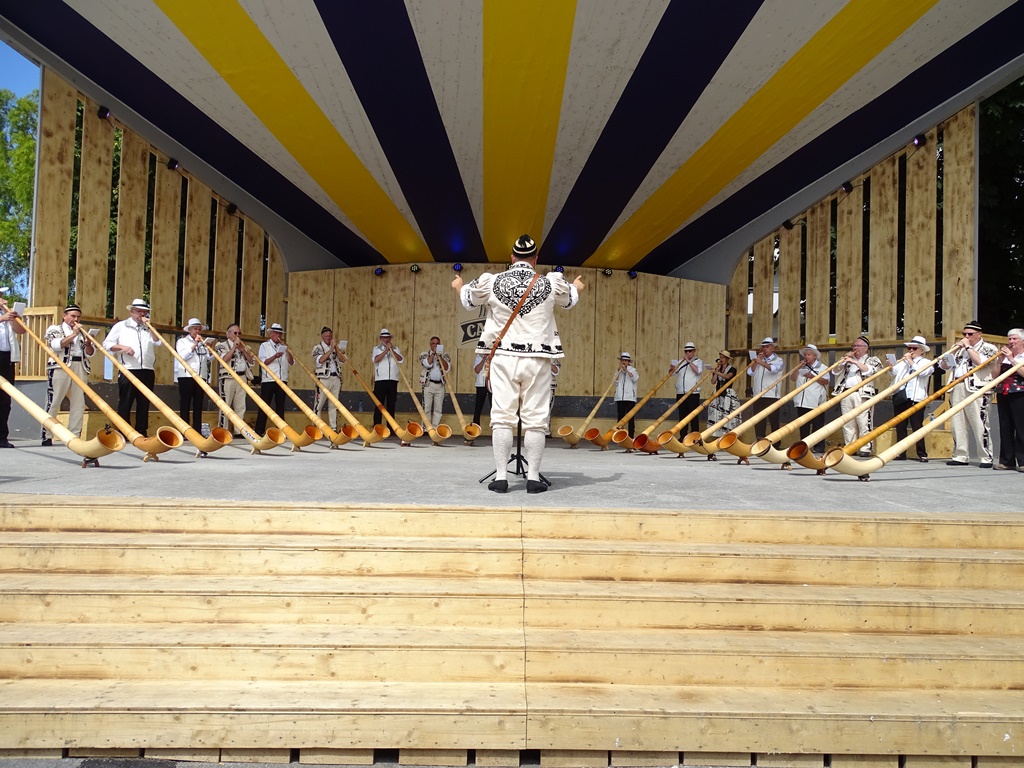 Mo017.jpg